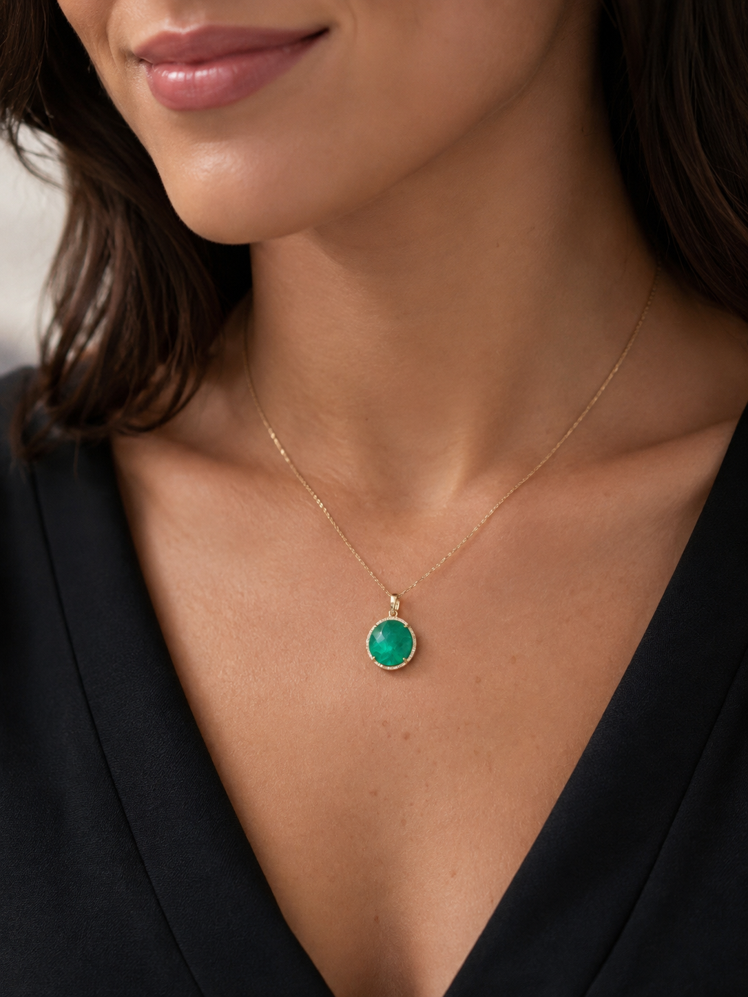 Gold and Emerald Pendant Necklace